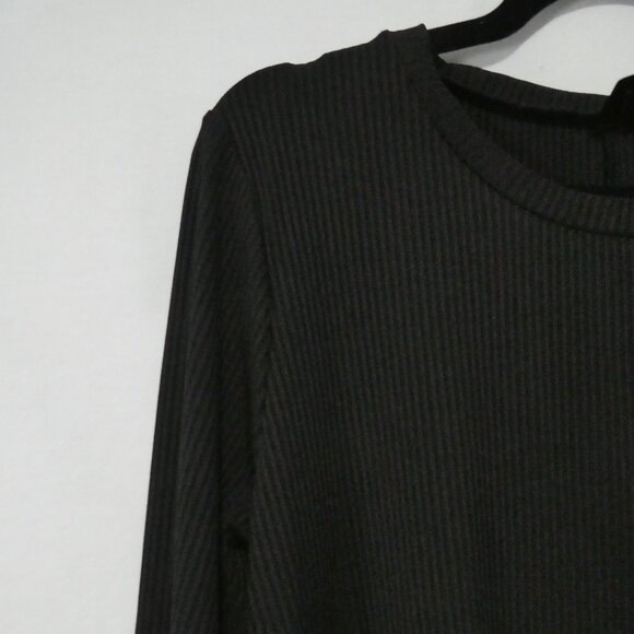 SHEIN - Curve | 1XL | Ribbed Black Asymmetric Hem Long Sleeve Shirt - Picture 3 of 16